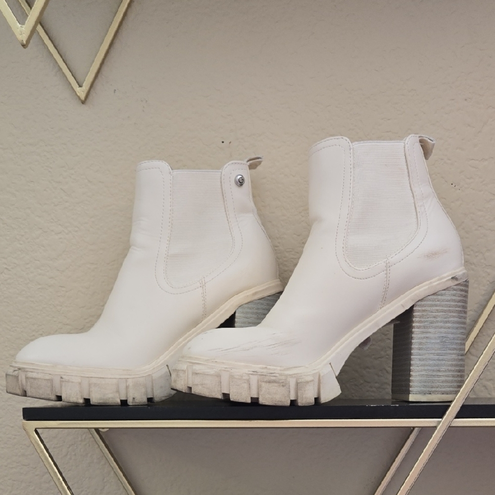 GBG Los Angeles White Heeled Boots